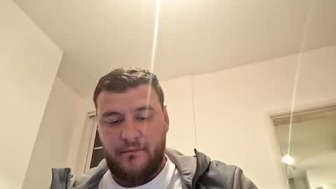 luis60569 online show from April 4, 11:13 pm