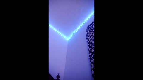 luis793806 online show from April 5, 9:45 pm