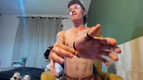 Luis AS online show from February 27, 12:34 pm