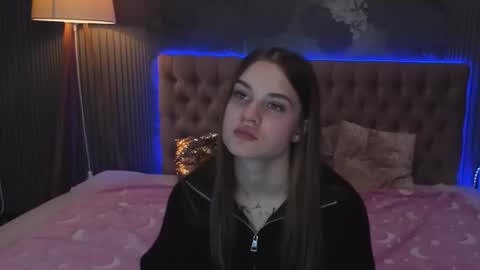 LuisaClover online show from November 10, 1:43 pm