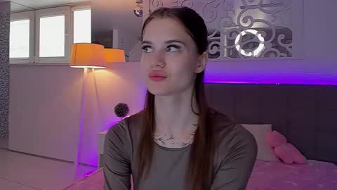 LuisaClover online show from April 13, 12:43 pm