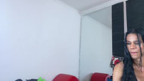 Snapshot of luisana_smith chatting on October 1, 8:20 am luisana_smith online show from October 1, 8:20 am