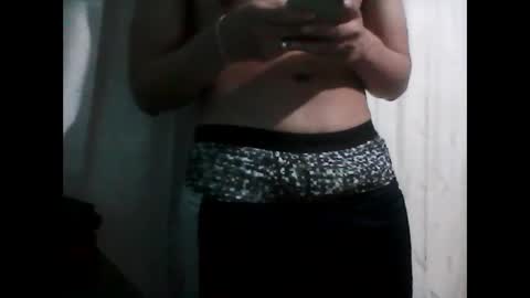 Snapshot of luiyi1997 chatting on February 7, 5:20 am EroticMan online show from February 7, 5:20 am