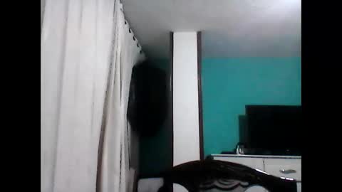 Snapshot of luiyi1997 chatting on February 10, 3:24 am EroticMan online show from February 10, 3:24 am