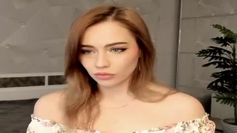 Snapshot of luiza012 chatting on October 1, 12:22 pm Lizzy online show from October 1, 12:22 pm