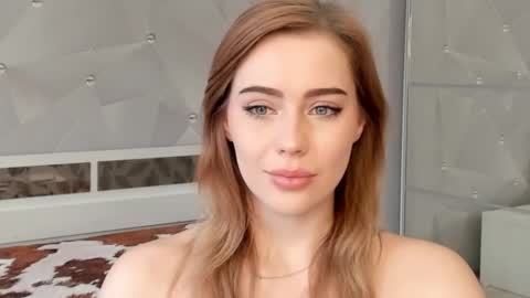 Snapshot of luiza012 chatting on October 30, 11:33 am Lizzy online show from October 30, 11:33 am