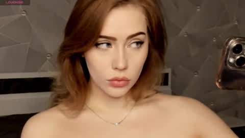 Snapshot of luiza012 chatting on November 7, 11:10 am Lizzy online show from November 7, 11:10 am