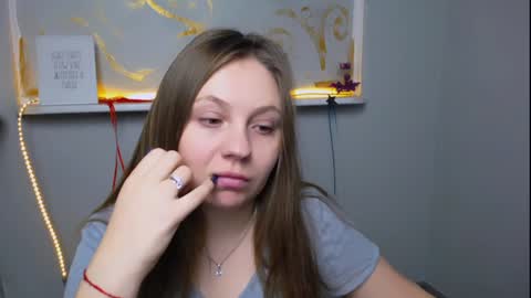 Snapshot of luizaheems_ chatting on December 4, 11:08 am Luiza online show from December 4, 11:08 am