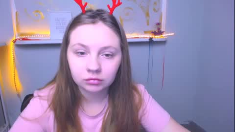 Snapshot of luizaheems_ chatting on December 6, 8:15 am Luiza online show from December 6, 8:15 am