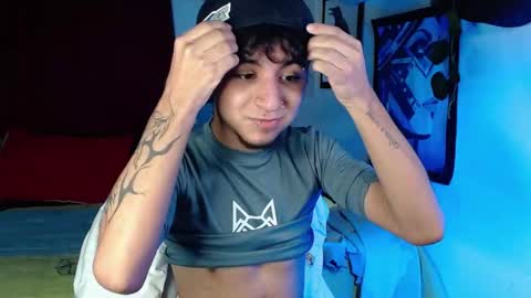 Snapshot of lukas_cum chatting on December 16, 12:59 am lukas online show from December 16, 12:59 am