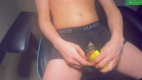 Snapshot of lukatripp chatting on February 27, 8:20 pm lukatripp online show from February 27, 8:20 pm