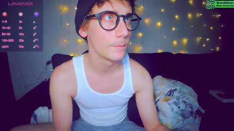 Snapshot of lukatripp chatting on February 28, 12:31 pm lukatripp online show from February 28, 12:31 pm