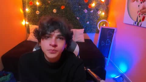 Snapshot of luke_howland chatting on December 13, 8:37 pm Luke online show from December 13, 8:37 pm