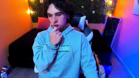 Snapshot of luke_howland chatting on January 13, 11:17 pm Luke online show from January 13, 11:17 pm