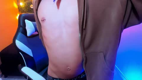 Snapshot of luke_howland chatting on January 23, 8:13 pm Luke online show from January 23, 8:13 pm