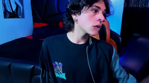 Snapshot of luke_howland chatting on January 28, 8:15 pm Luke online show from January 28, 8:15 pm