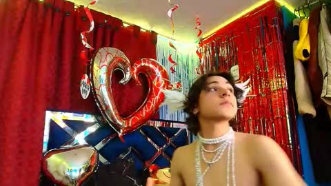 Snapshot of luke_howland chatting on February 14, 10:25 pm Luke online show from February 14, 10:25 pm