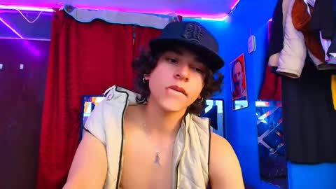 Snapshot of luke_howland chatting on March 8, 1:06 am Luke online show from March 8, 1:06 am