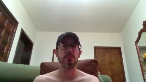 Snapshot of lukz88bigcock chatting on October 25, 12:51 am Luke online show from October 25, 12:51 am