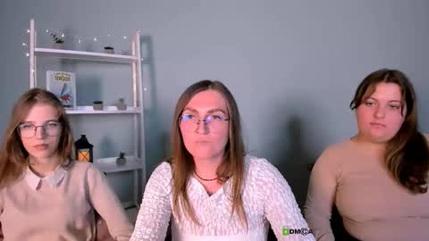 lulu_fly_ online show from October 14, 2:51 pm