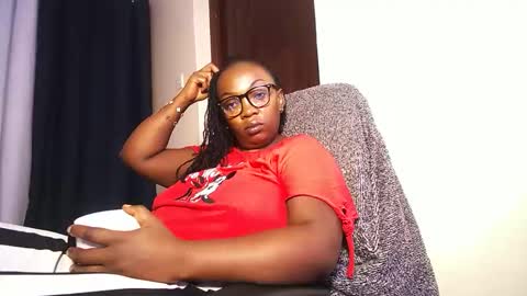 lulu_sparks1 online show from April 8, 6:46 am