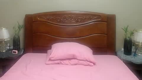 Snapshot of lulu_wild chatting on October 16, 9:32 am lulu_wild online show from October 16, 9:32 am