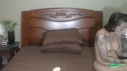 Snapshot of lulu_wild chatting on November 5, 8:36 am lulu_wild online show from November 5, 8:36 am