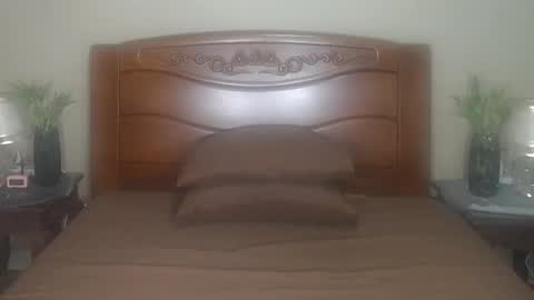 Snapshot of lulu_wild chatting on November 6, 9:43 am lulu_wild online show from November 6, 9:43 am