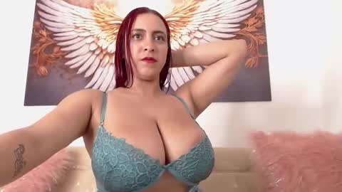 Snapshot of luluragazzi chatting on May 21, 2:18 am online show from May 21, 2:18 am