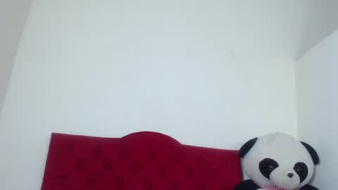 Snapshot of luluu_08 chatting on February 7, 9:37 pm LULU online show from February 7, 9:37 pm