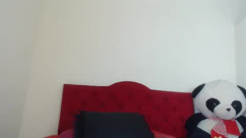 Snapshot of luluu_08 chatting on February 8, 8:53 pm LULU online show from February 8, 8:53 pm