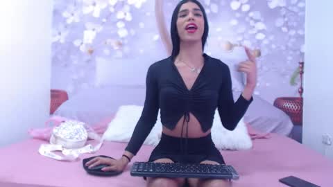 Snapshot of luluu_08 chatting on September 27, 7:19 pm LULU online show from September 27, 7:19 pm