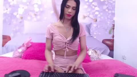 Snapshot of luluu_08 chatting on October 4, 7:56 pm LULU online show from October 4, 7:56 pm