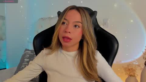 luluuberry online show from February 16, 4:47 pm