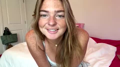 Snapshot of luluxoxo3 chatting on June 4, 4:24 pm Lulu online show from June 4, 4:24 pm