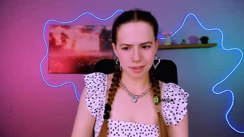 Sweet Lumi online show from May 31, 7:26 am
