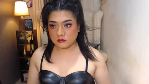 Snapshot of luminagandara chatting on December 1, 4:29 pm QueenBritney online show from December 1, 4:29 pm