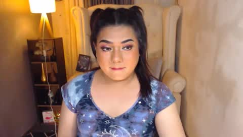 Snapshot of luminagandara chatting on December 8, 6:39 pm QueenBritney online show from December 8, 6:39 pm