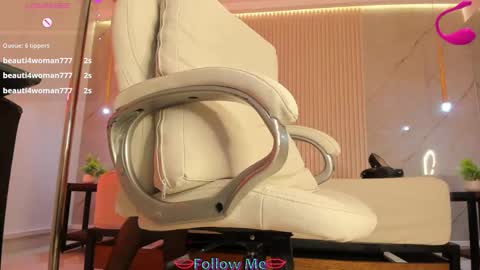 luminous__queen online show from March 11, 2:43 am