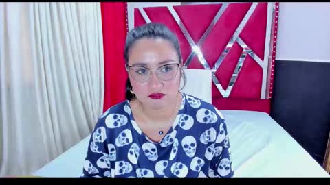 Luna  online show from October 15, 8:09 pm