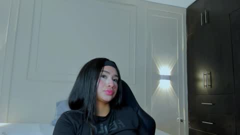 Snapshot of luna_and_banji chatting on February 9, 3:32 am luna and banji online show from February 9, 3:32 am