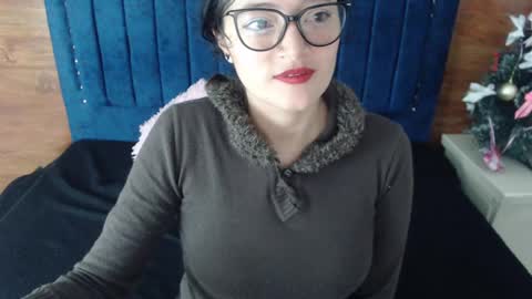 Snapshot of luna_azul_15 chatting on December 23, 3:12 pm dalia online show from December 23, 3:12 pm
