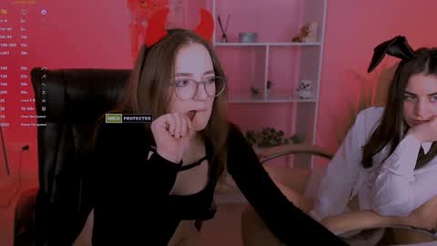 luna_berryy online show from February 6, 2:33 am