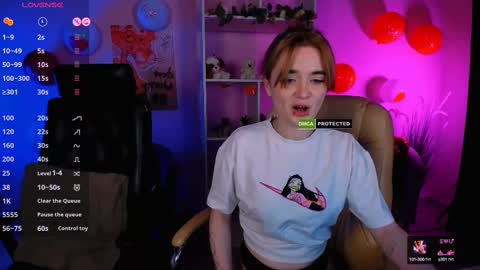 luna_berryy online show from February 15, 12:04 am