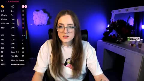 luna_berryy online show from February 24, 8:25 pm