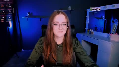 luna_berryy online show from March 11, 2:43 am