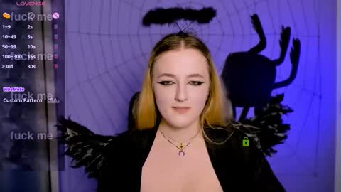 luna_berryy online show from October 20, 7:14 pm