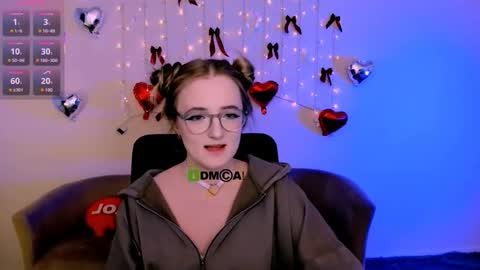 luna_berryy online show from February 20, 8:20 pm