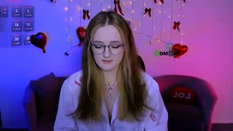 luna_berryy online show from March 18, 8:23 pm