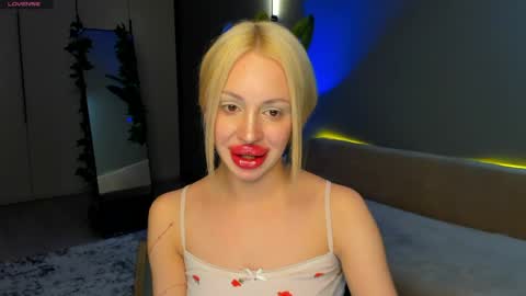 luna_beverly online show from March 23, 8:02 pm